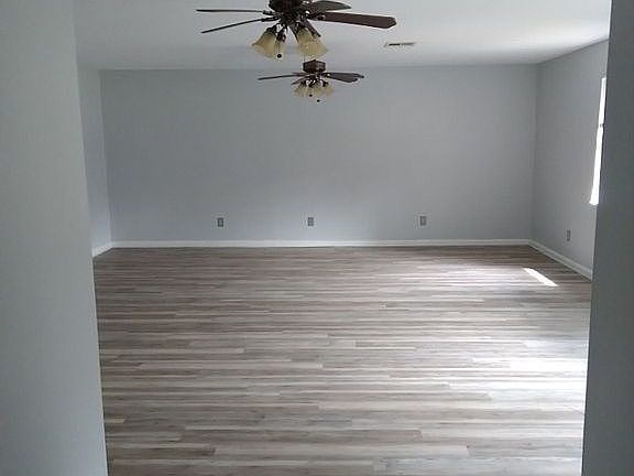 Master bedroom
21*19ft