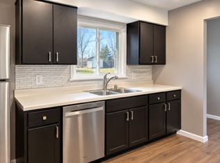 1087 Whitney Dr, Apple Valley, MN 55124