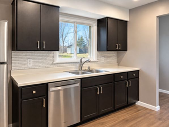 1087 Whitney Dr, Apple Valley, MN 55124 – 4-bedroom rental in Apple Valley