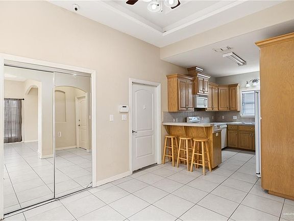 4th image of 4004 Fir Ave