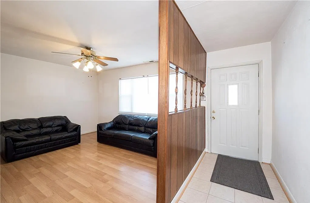 4 bed, 1.5 bath, 1556 sqft, $2,300 — Photo 3
