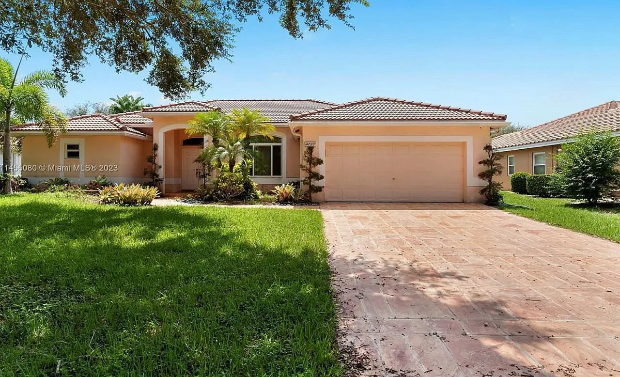 3 bed, 1927 sqft, $4,800 — Photo 1