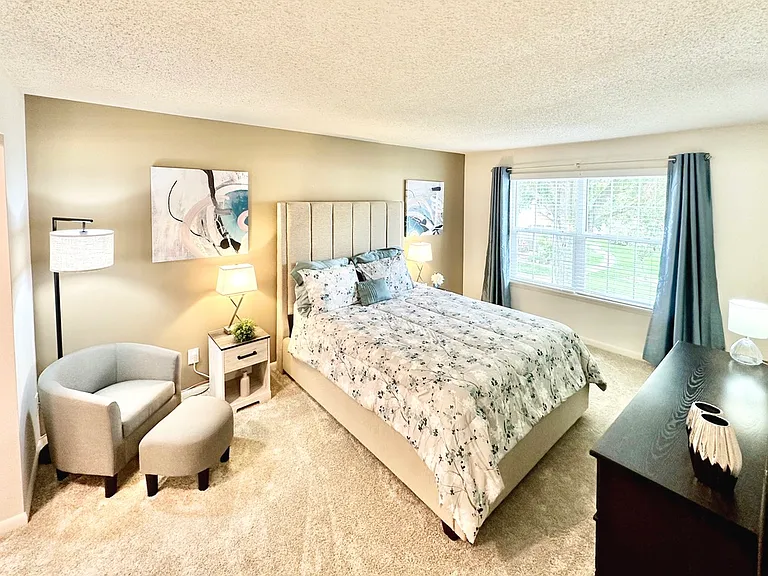 Willow Lake Apartments — Photo 15
