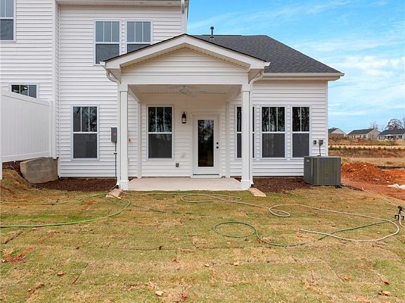 4th image of 226 Woodhouse Way