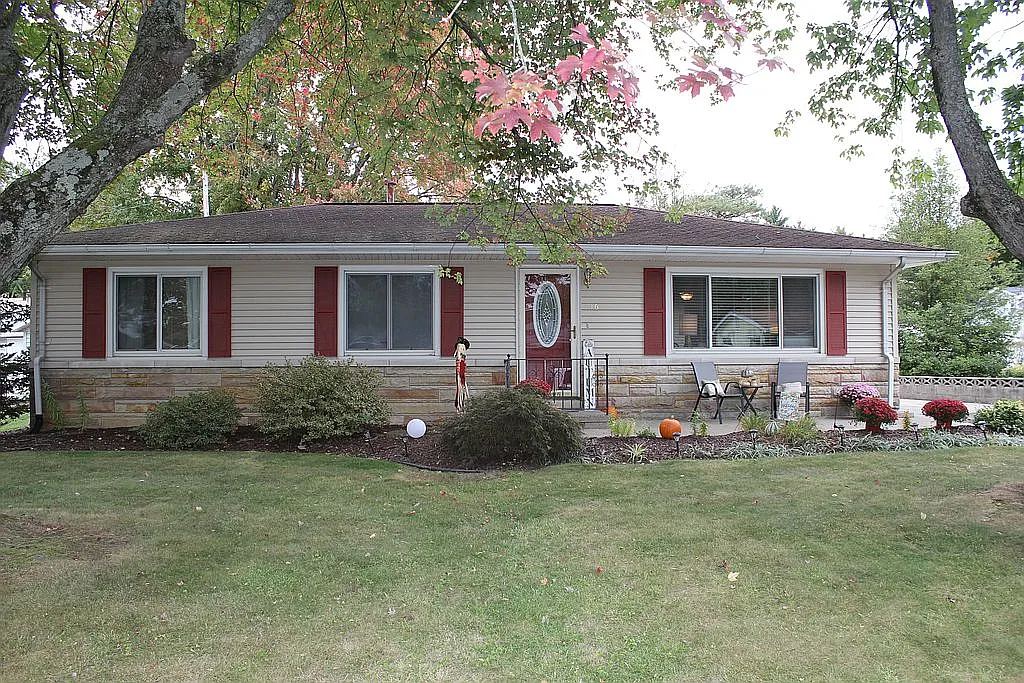 16 Lynwood Dr photo 1