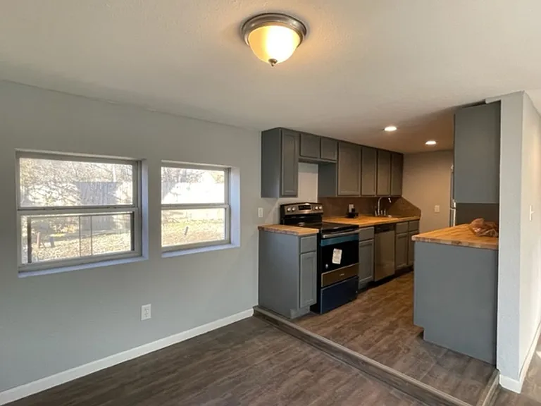 2675 E Commercial St — Photo 8