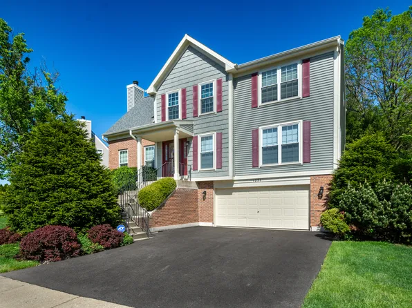 1251 Edgewater Ln, Antioch, IL 60002