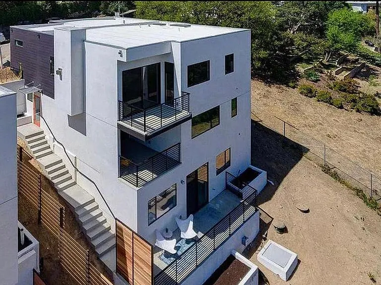 3766 Brilliant Dr — Photo 1