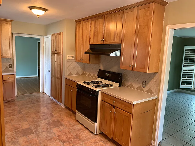 324 Pasadena Pl — Photo 10