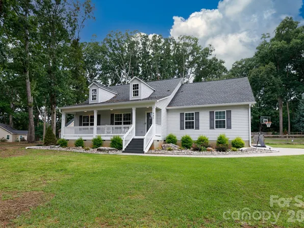 597 Sand Trap Dr, York, SC 29745