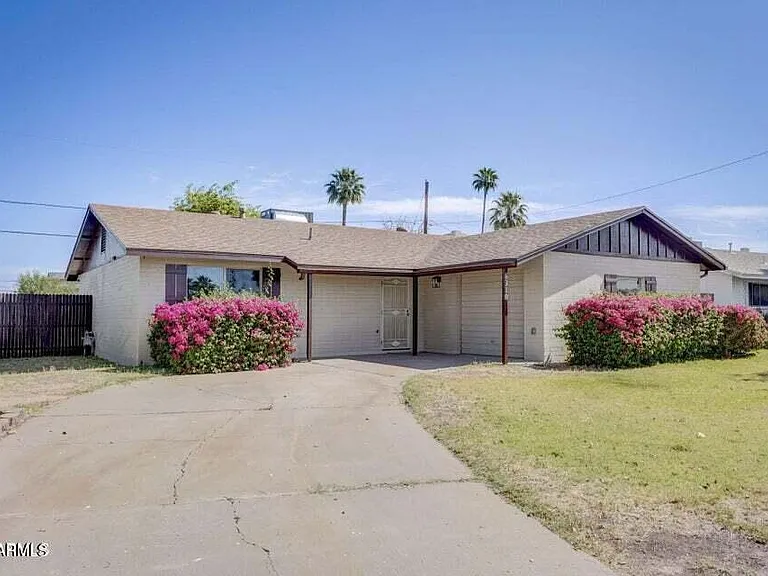 6310 W Berridge Ln — Photo 1