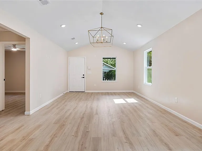 504 Piedmont Ave — Photo 6