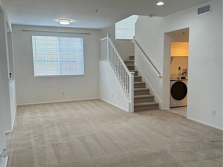 408 Middlebury Ct — Photo 12