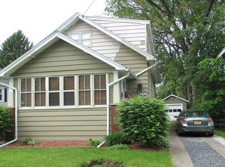 208 Clover Ridge Dr, Syracuse, NY 13206