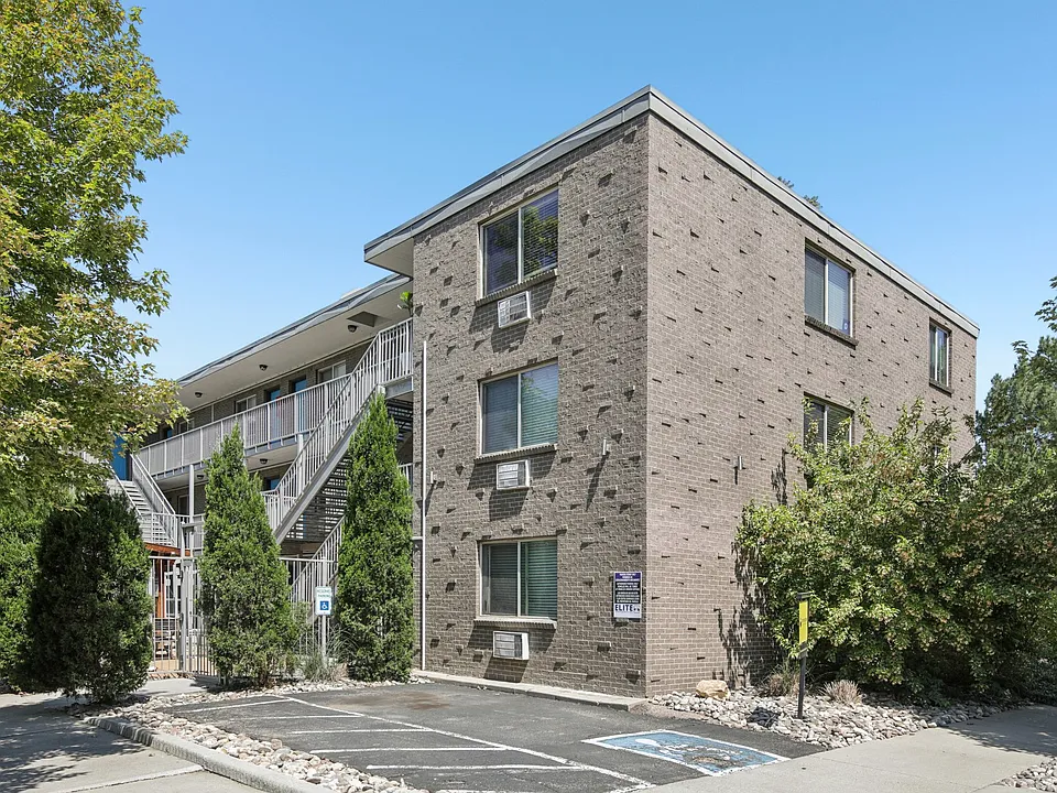 410 Delaware St