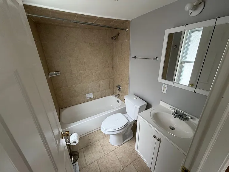 339 E Maplehurst St — Photo 4