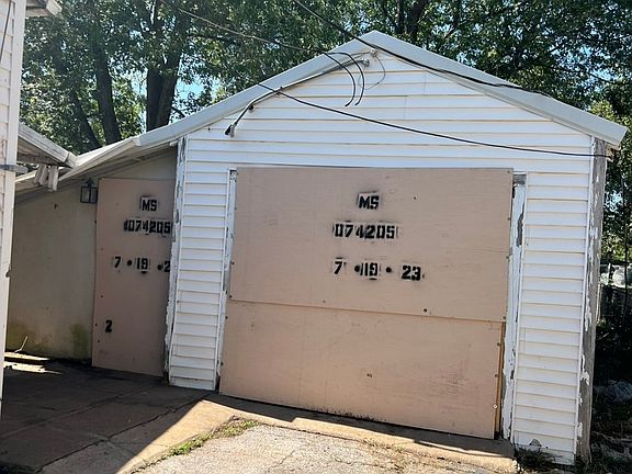 2nd image of 2122 N Evanston Ave