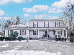 1006 Hillcrest Dr, Tallmadge, OH 44278