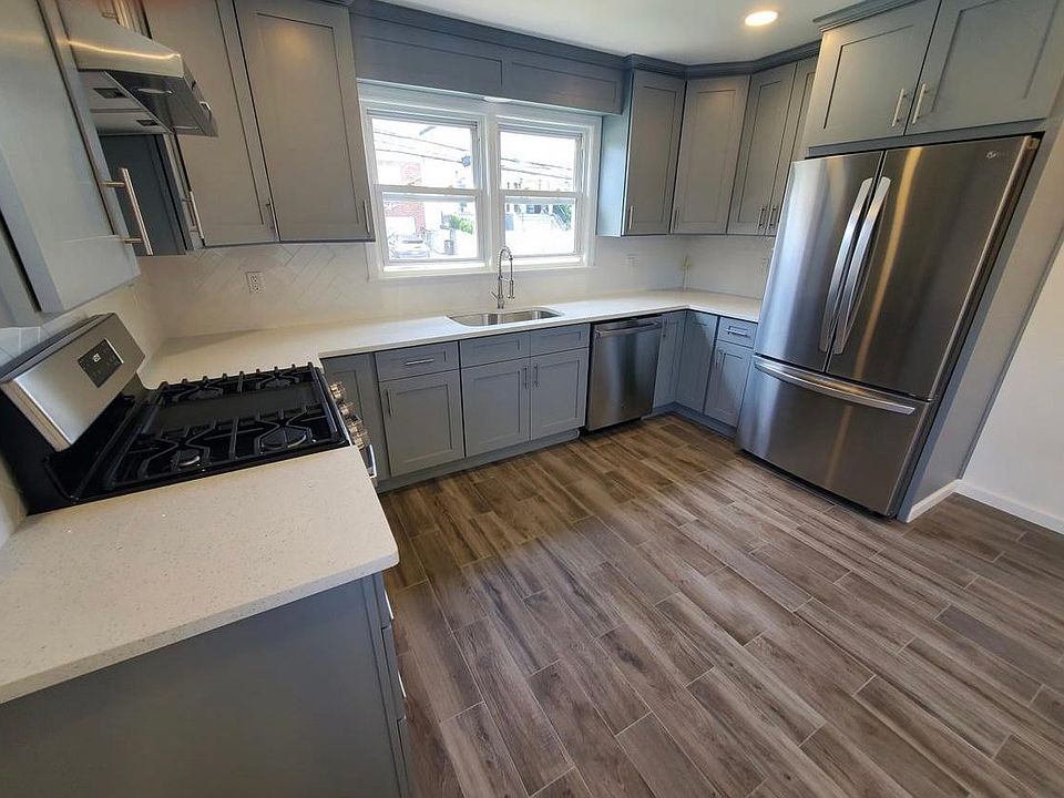 Kitchen (view 1)