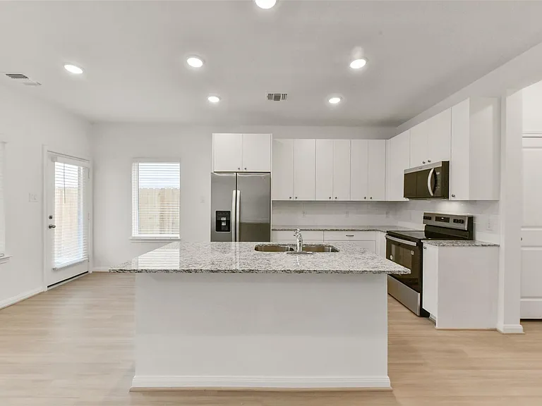 11938 Lakewood West Dr — Photo 6