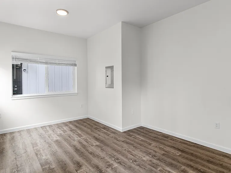 611 Anderson — Photo 24