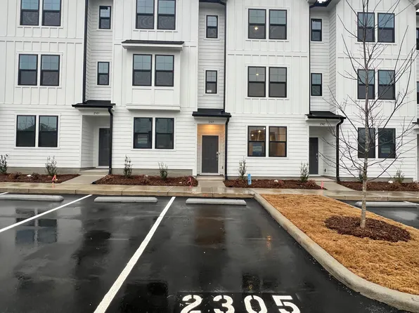 2305 Oakwood Meadows Ct, Raleigh, NC 27604