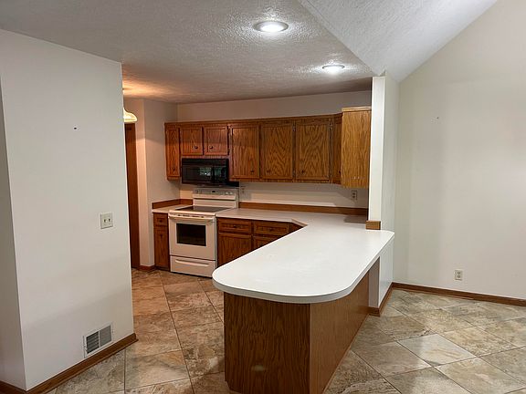 4th image of 3273 Port Dr