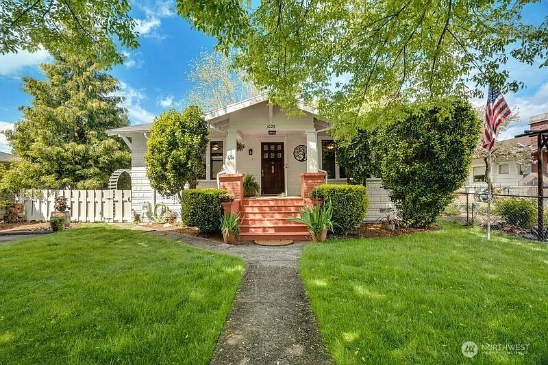 1027 E Main Street photo 1