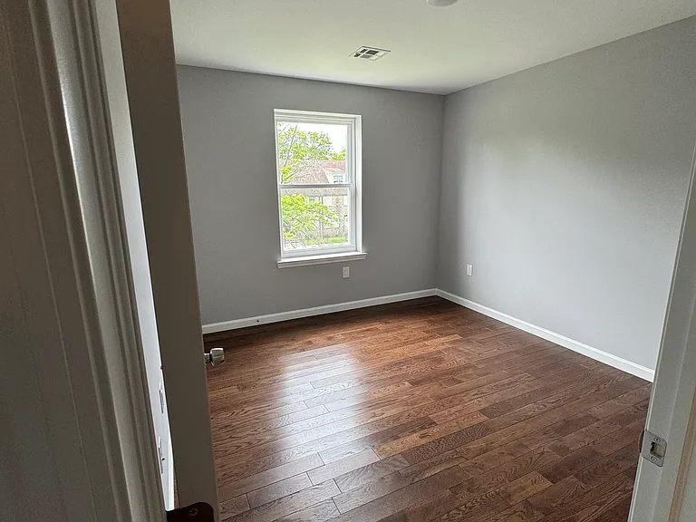 659 S 10th St — Photo 5