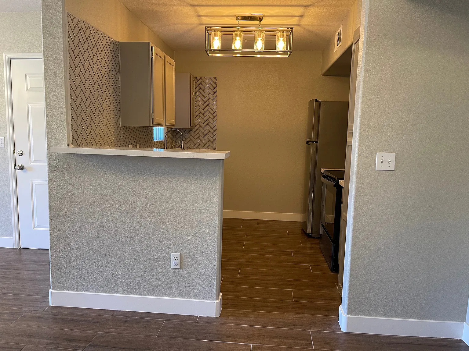 1 bed, 700 sqft, $1,225 — Photo 4