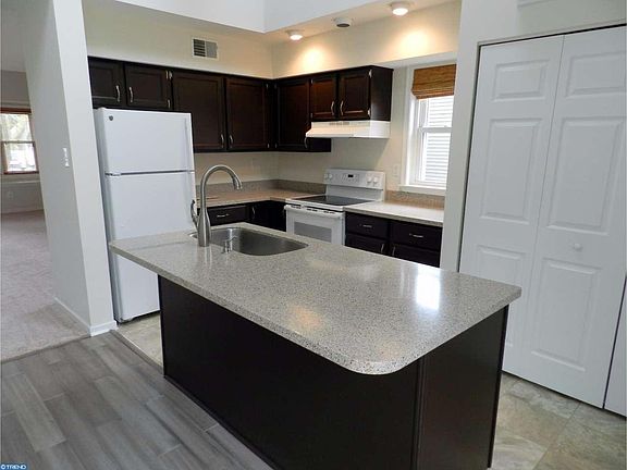 5th image of 5401 Lister Ct