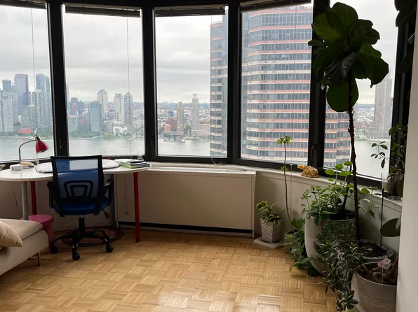 330 E 38th St, New York, NY
