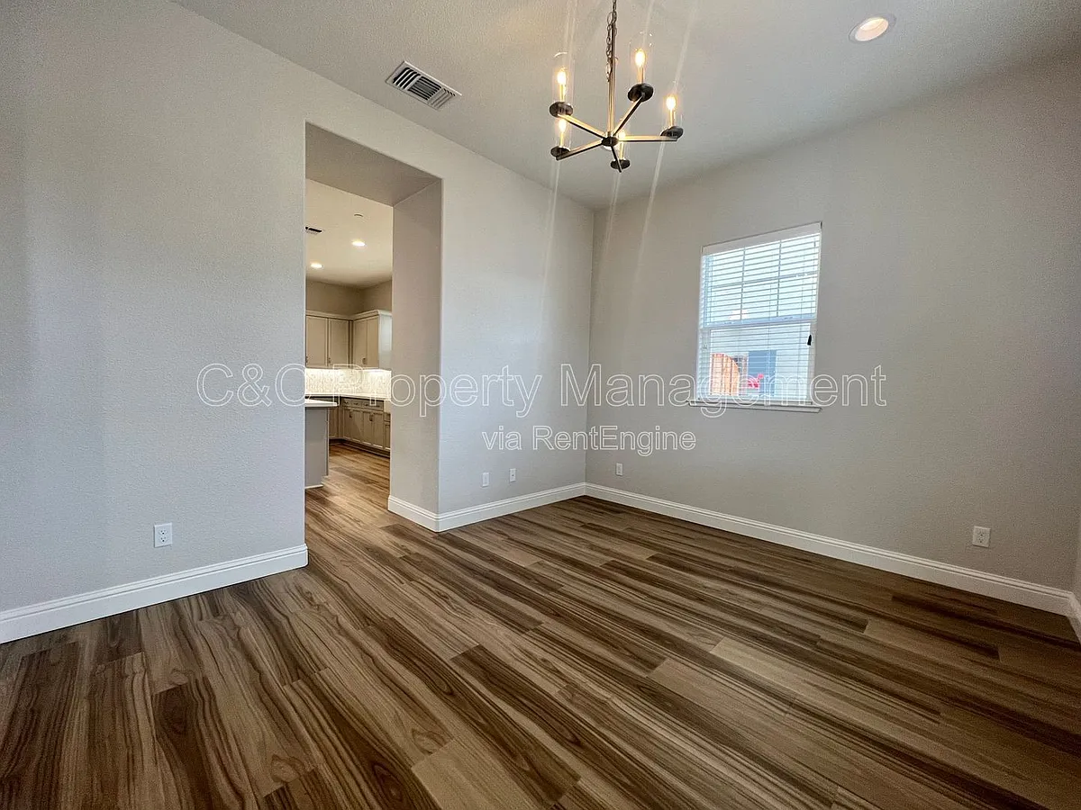 Building Photo - 3002 Pinnacles Way
