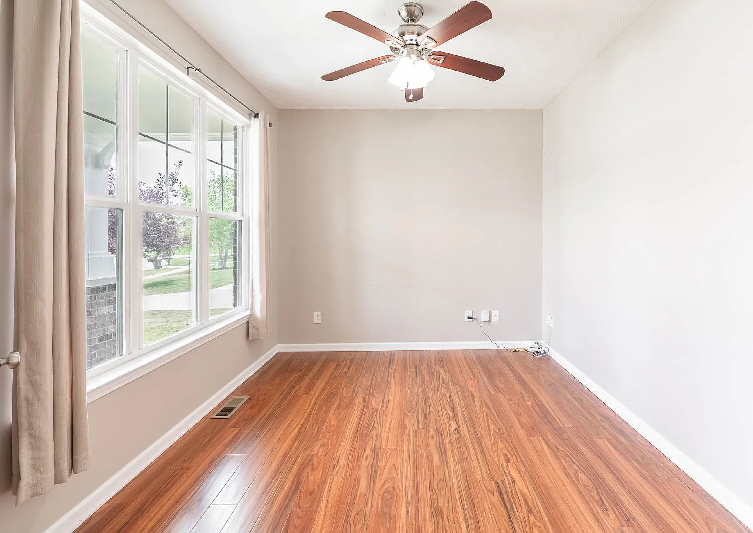 4 bed, 3.5 bath, 4000 sqft, $2,900 — Photo 4
