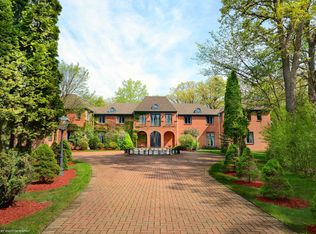 2 Jasmine Ln, Riverwoods, IL 60015