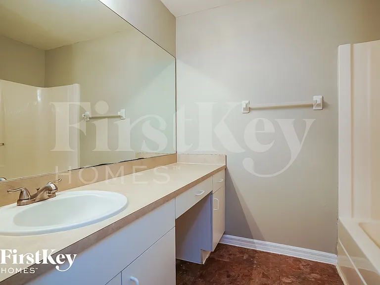 1633 NW 5th Ave — Photo 13