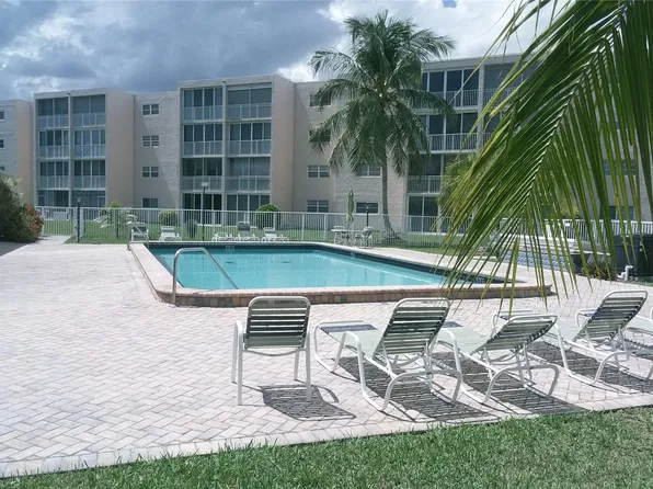 206 SE 10th Street #302, Dania Beach, FL 33004