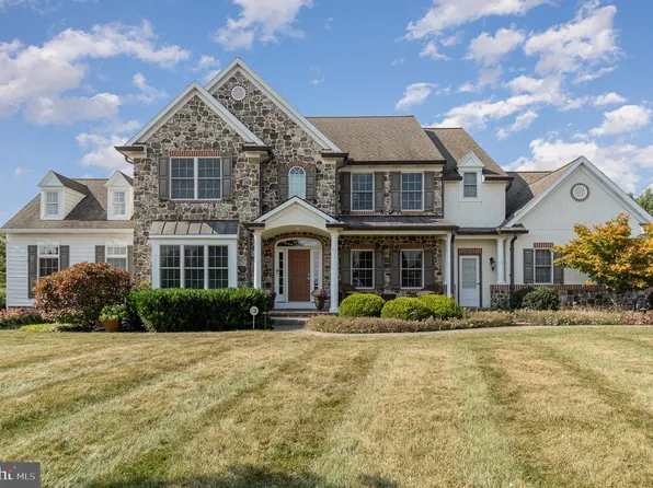 105 Hunt Ct, Hummelstown, PA 17036