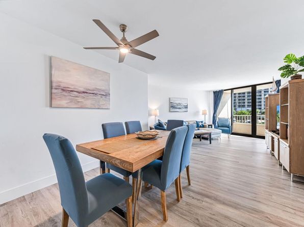 380 Seaview Ct APT 207