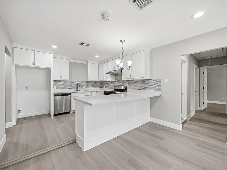 8129 Linda Vista Rd — Photo 9