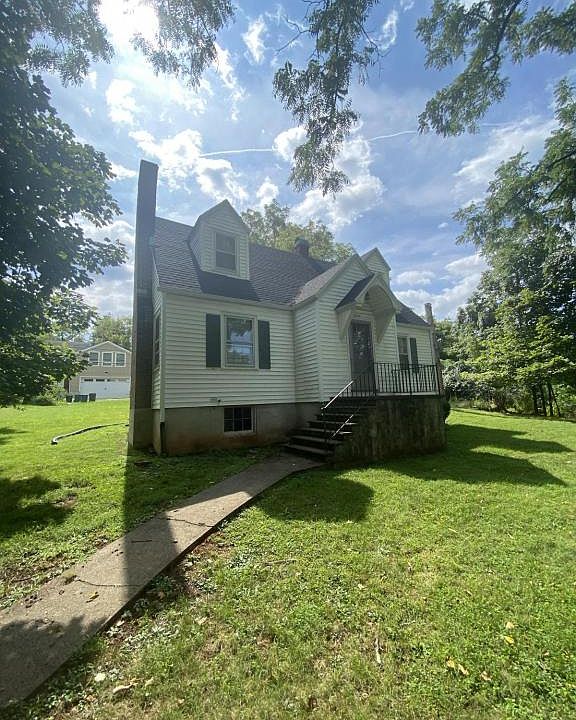 1st image of 2562 Chestnut Ave