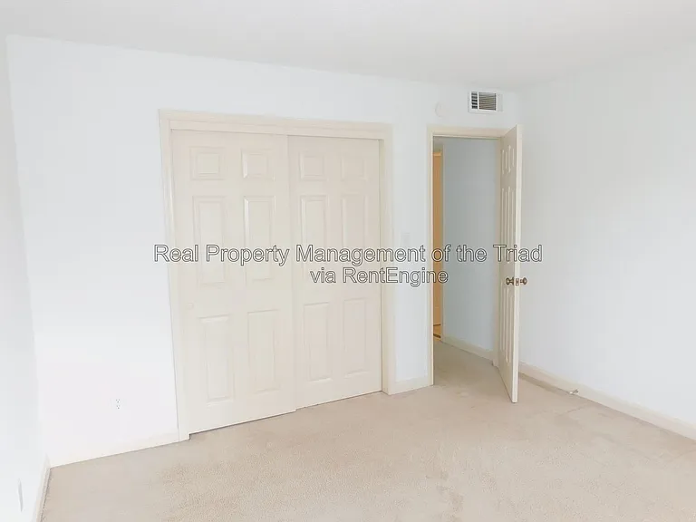 805 W McGee St #B — Photo 11