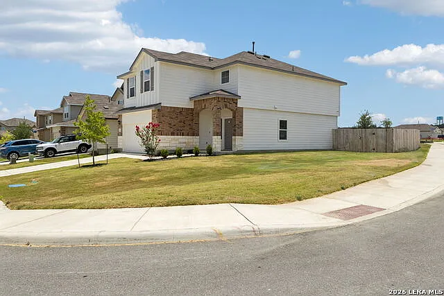 4 bed, 2.5 bath, 2223 sqft, $2,300 — Photo 2