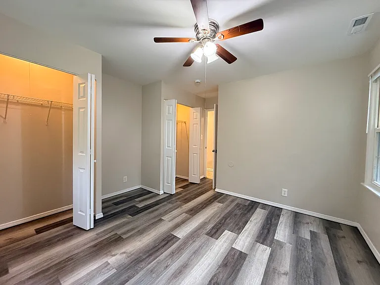 1004 Oakland Dr #1 — Photo 9