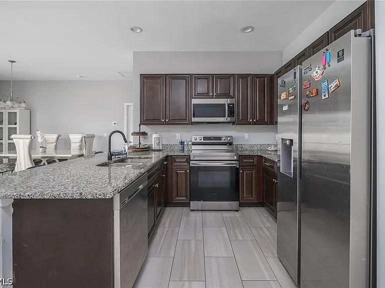 1802 NW 20th Ter — Photo 14