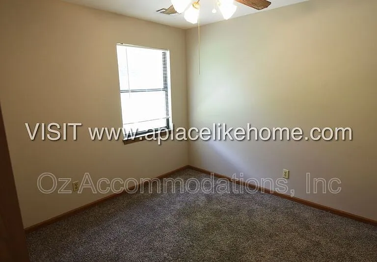 119 SE Greystone Dr — Photo 13