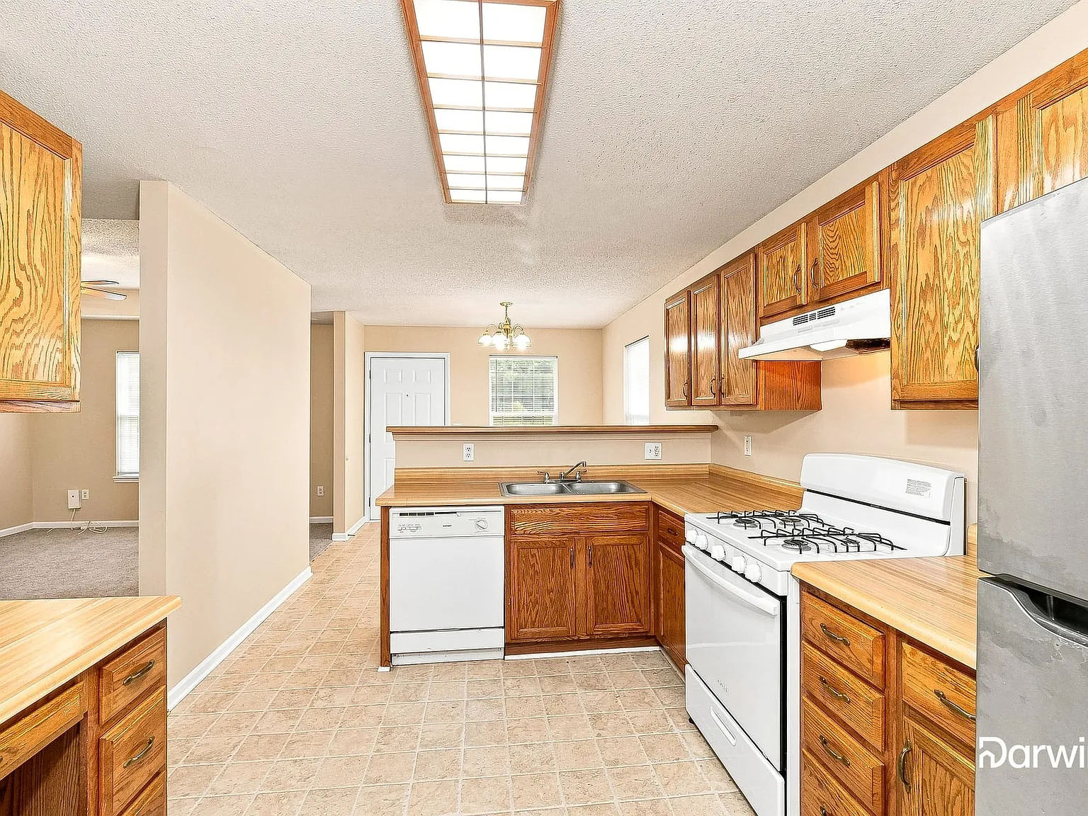4 bed, 2.0 bath, 1651 sqft, $1,855 — Photo 2