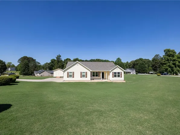 109 Cedar Glen Dr, Williamston, SC 29697