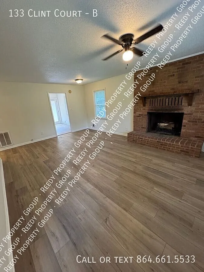 Renovated 2 bed / 1 bath duplex First full month free! — Photo 2