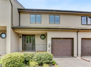 27 Maple Ct, Flemington, NJ 08822